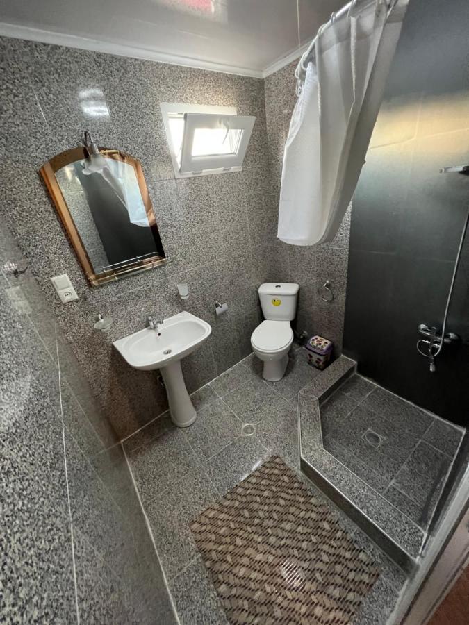 Twins Guest House 巴统 外观 照片