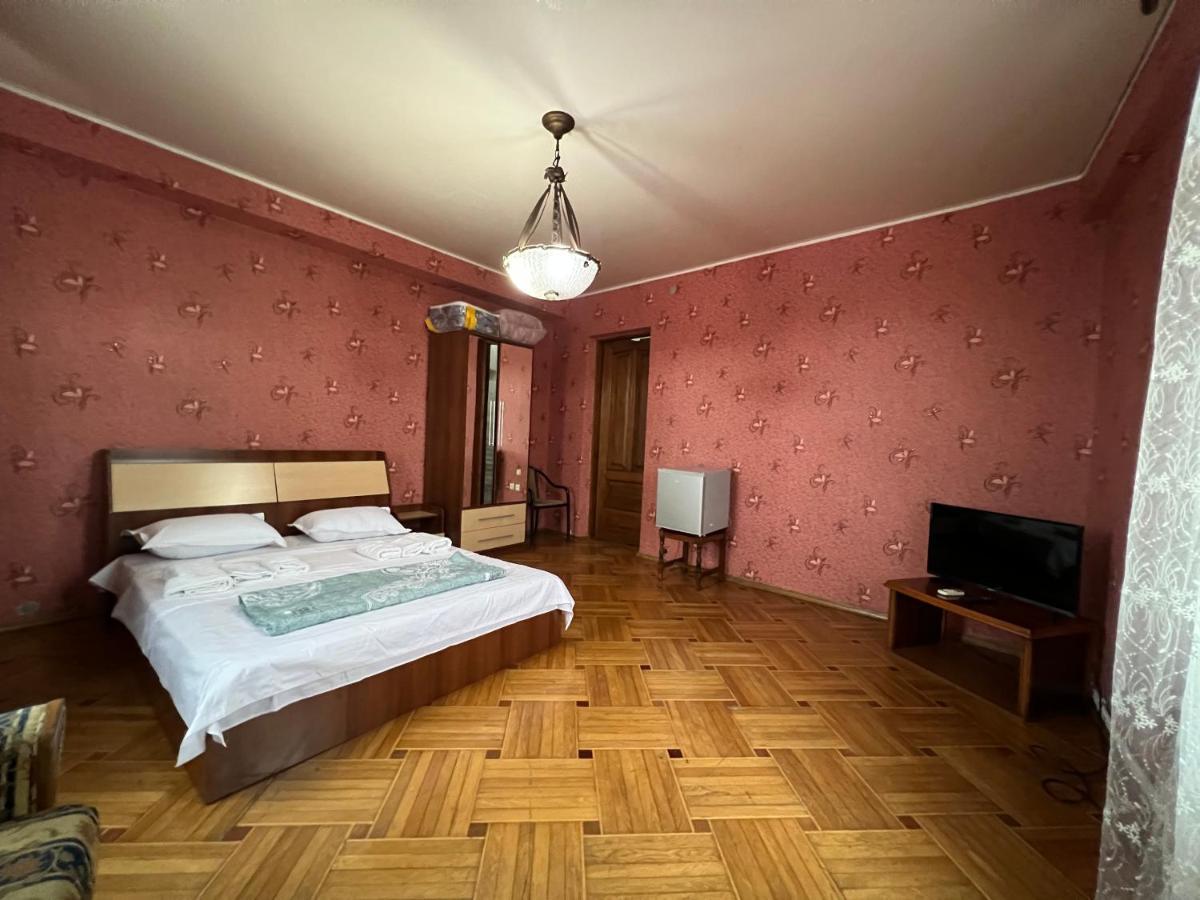 Twins Guest House 巴统 外观 照片