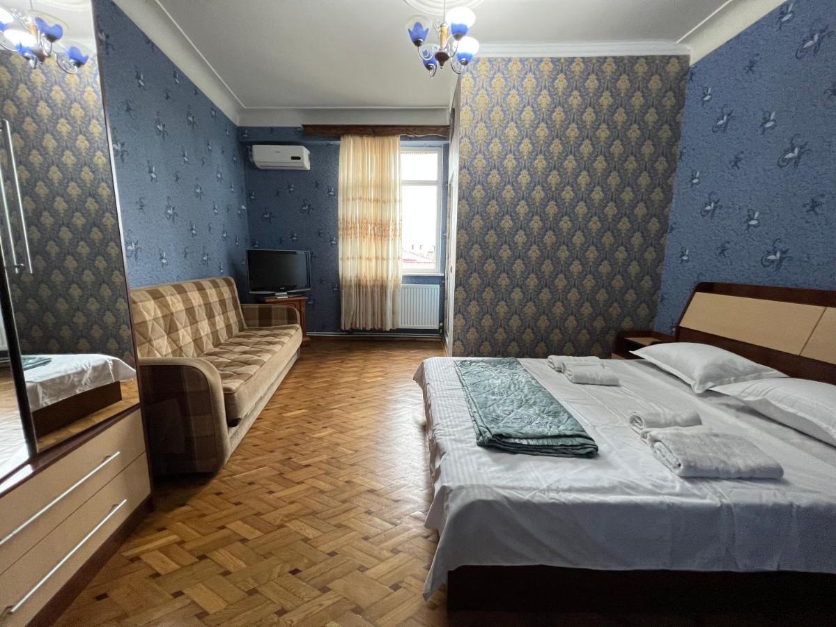 Twins Guest House 巴统 外观 照片