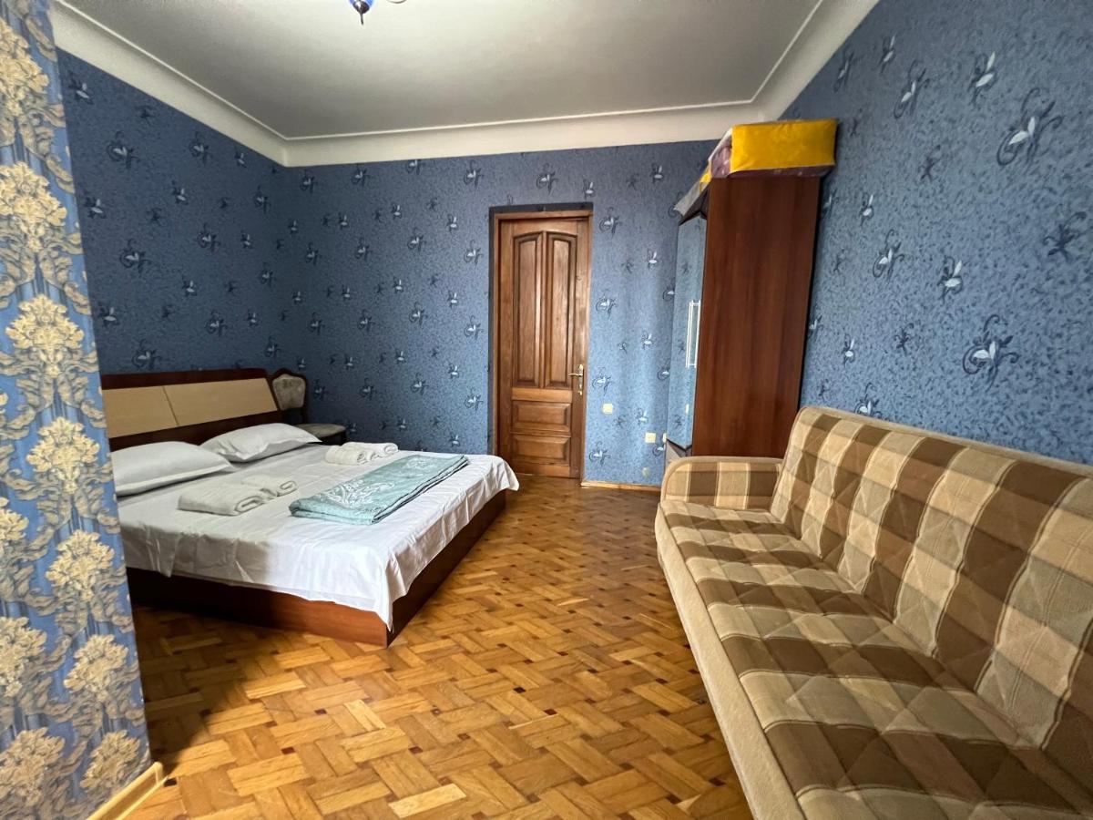 Twins Guest House 巴统 外观 照片